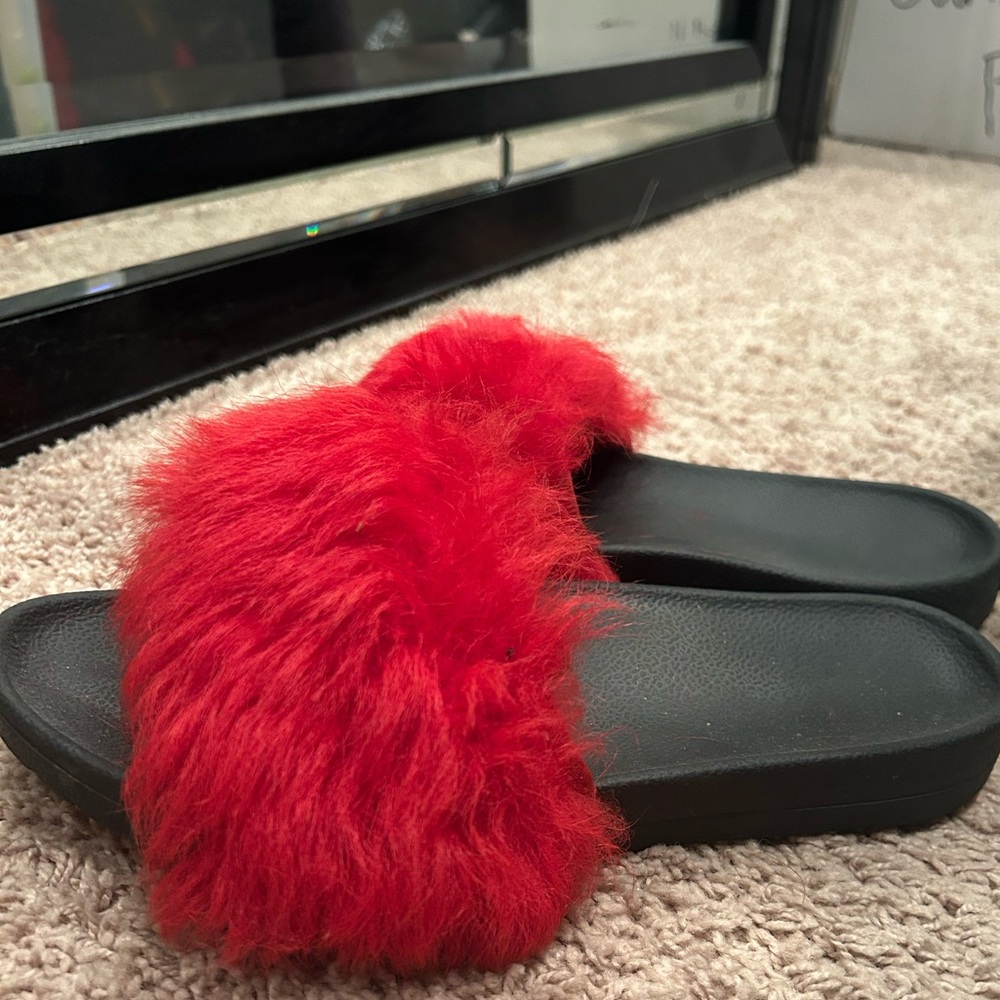 Ugg 8 Red Furry Slide Sandals fluffy slippers slip on slides fur 8N narrow - Picture 2 of 4